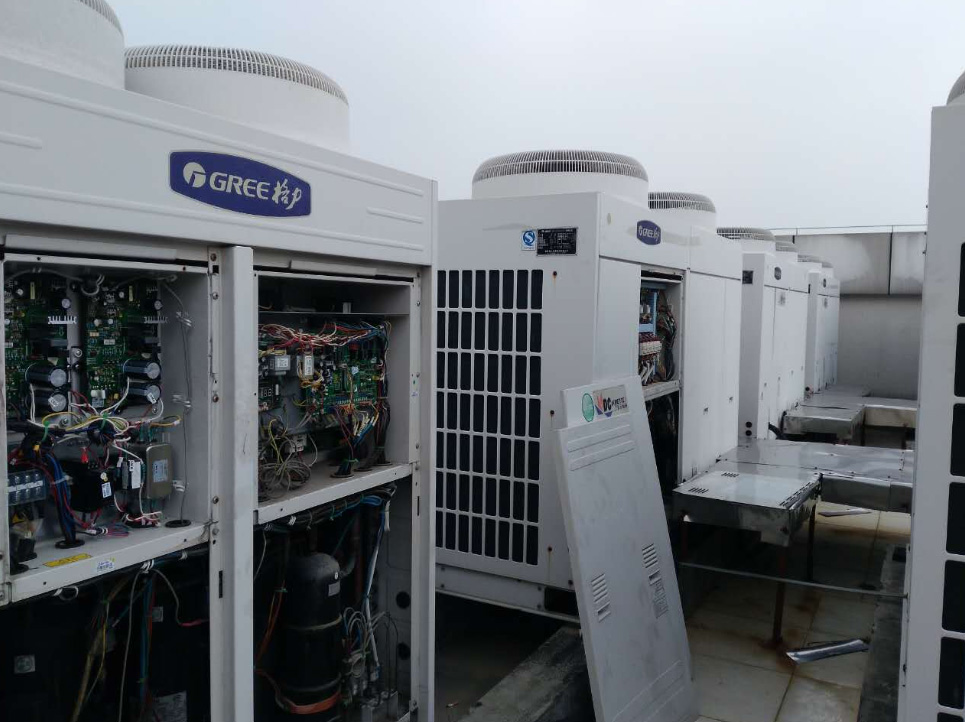 中央空调维修现场